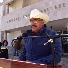 Entrega alcalde equipamiento vehícular para DIF, obras públicas y policía de Lázaro Cárdenas