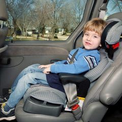 Piden sanciones más severas para quienes dejen a niños solos en el automóvil