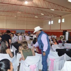 FESTEJÓ PRESIDENTE CARLOS TENA A MADRES DEL SECCIONAL LÁZARO CÁRDENAS POR SU DÍA