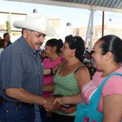 Visitó el alcalde Carlos Tena Nevárez a vecinos de la colonia Reforma.