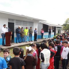 Entrega e inaugura alcalde seis aulas educativas