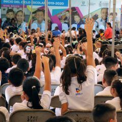 Nueva pugna entre municipio y estado, esta vez por los uniformes