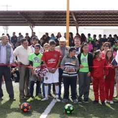 Entrega alcalde gradas de cancha de fútbol en Álvaro Obregón