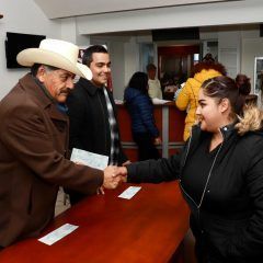 Destina alcalde 137 mil pesos en 49 apoyos sociales