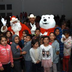 Disfrutan miles de niños de gran posada junto al alcalde