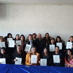 Certifican ICATECH y Municipio a 20 mujeres en corte y confección
