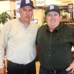 Recibe Armando Guereca gorra oficial de Manzaneros