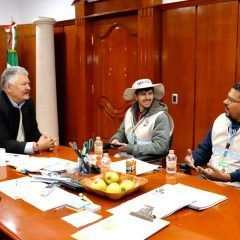 RECIBE ALCALDE A PERSONAL DEL INEGI
