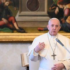 El Papa invita a encomendarse a Jesús Misericordioso ante el coronavirus