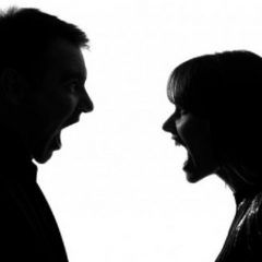 Un hombre denuncia daños en propiedad y agresión de su cuñado luego de discutir con su pareja.