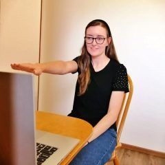 Presenta maestra menonita examen profesional virtual con sinodales, ademas 7 más, 1 rarámuri y 14 mestizos