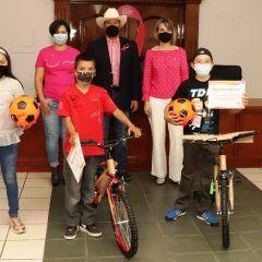 Premia DIF municipal a ganadores de primer concurso de trompo y yoyo.