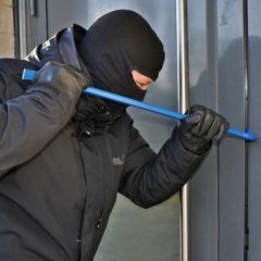 Roban en taller de enderezado y pintura ubicado en carretera a La Junta.