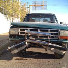 Choque contra objeto fijo en el cruce de la calzada 16 de septiembre y calle Fruticultores