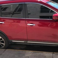 Reporte de robo de vehículo en un estacionamiento de un centro comercial