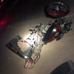 Hombre en tercer grado de ebriedad choca a motociclista, resulta herido de gravedad