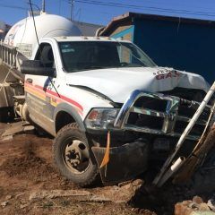 Se impacta pipa de gas contra dos casas