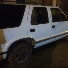 Menor de 12 años rompe cristal de una camioneta en la Ciudadela.
