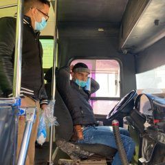 Personal de Transporte del Estado reparten cubrebocas entre usuarios del transporte colectivo