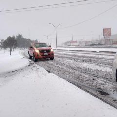 Nevada ocasiona accidentes vehiculares en Juárez y cierre de carretera en Madera