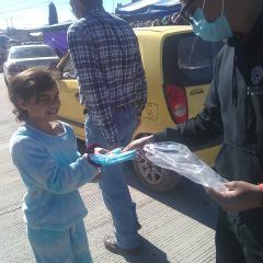 Distribuye gobierno municipal 1800 cubrebocas en tianguis de Cuauhtémoc