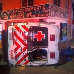 Muere paramédico al ser embestida la unidad por un joven ebrio en 2°