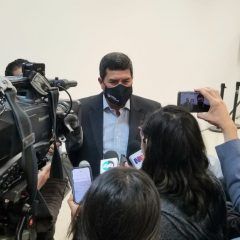 Va Javier Corral a reunión sobre blindaje electoral con presidente de la República.