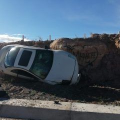 Localizan volcado y abandonado vehículo Eclipse robado en Anáhuac.