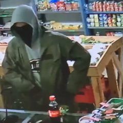Detiene policía municipal a una persona por robo con violencia a negocios