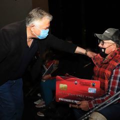 Inicia gobierno municipal de Cuauhtémoc entrega de tarjetas para pagos a becarios de programas sociales.