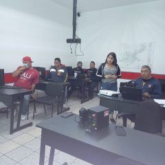 Capacitan a bomberos de Cuauhtémoc en manejo computacional.