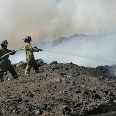 Atienden voluntarios y diversas corporaciones de bomberos incendio en el basurero municipal