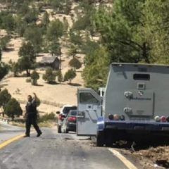Mueren 3 personas en la sierra tras choque contra vehículo de valores