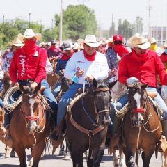 Cabalgan más de 400 jinetes en apoyo a candidato del PRI