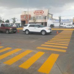 Con señalética de pintura, continúa gobierno municipal rehabilitación de cinta asfáltica
