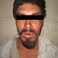 Detiene policía municipal a un hombre por amenazar a varias personas con un machete