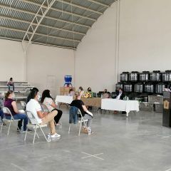 Entregaron DIF estatal y municipal equipos de cocina para escuelas de escasos recursos.