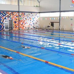 Reinician clases de natación en la alberca del Polideportivo