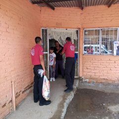 Reparte protección civil paquetes alimentarios a habitantes de Colonia Tierra Nueva