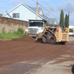 Servicios y obras públicas redoblan labores de limpieza en calles y avenidas por arrastre de material