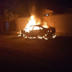 Incendian vehículo, investigan causas del origen del fuego
