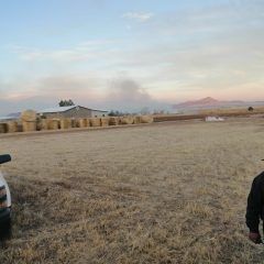 Bomberos de toda la región luchan por sofocar triple incendio cercano al campo 28 y medio