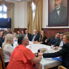 Recibe gobernadora en Palacio de Gobierno a integrantes de la familia LeBarón
