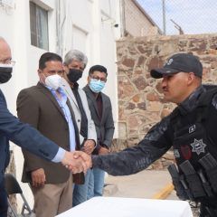 Entrega alcalde Beto Pérez, uniformes a policías municipalesInversión de 1 millón 550 mil pesos en equipamiento