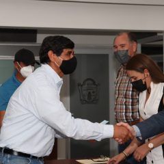 Reciben apicultores 🐝 apoyo para compra de azúcar, en Cuauhtémoc 🐝