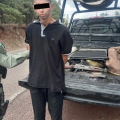 Detiene Policía del Estado a sujeto con arma larga en mpio. de Guerrero