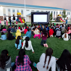 Ofrecen función de Cine en tu Colonia, para menores de Vida 180, casa Daniel