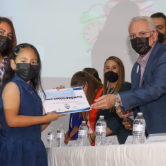 Entregan Becas a la Excelencia Académica 2022, en Cuauhtémoc