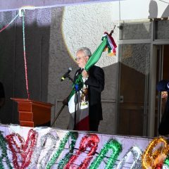 ¡Viva la paz! ¡Viva Cuauhtémoc!, exclama Beto Pérez en Grito de Independencia