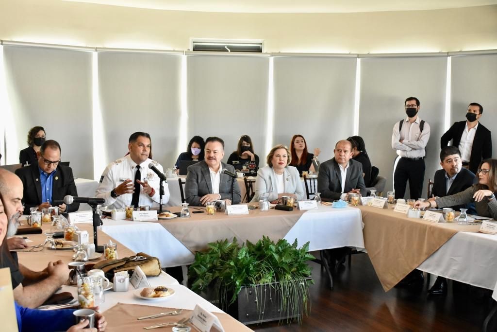 -Durante la visita del Secretario de Seguridad Pública a la Junta de Coordinación Política en el Congreso.